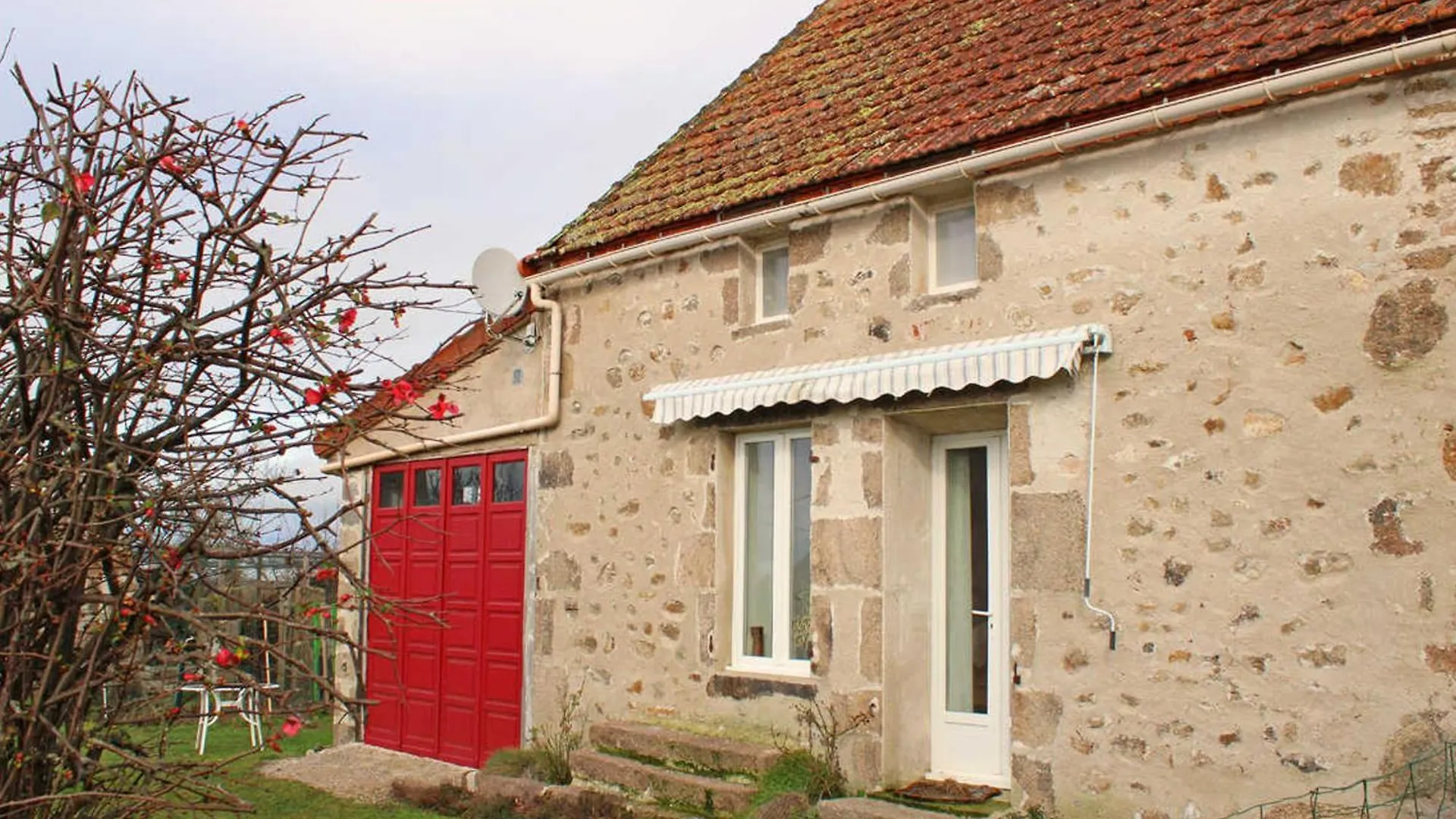 Holiday home Gite Chaleureux Avec Jardin, Cheminee, Velos Et Equipements Eco-Responsables A Louroux-De-Beaune - Fr-1-489-349